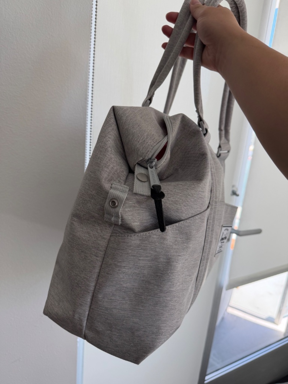 NWOT Light Gray Herschel Handcarry/Duffle Bag - Picture 4 of 8
